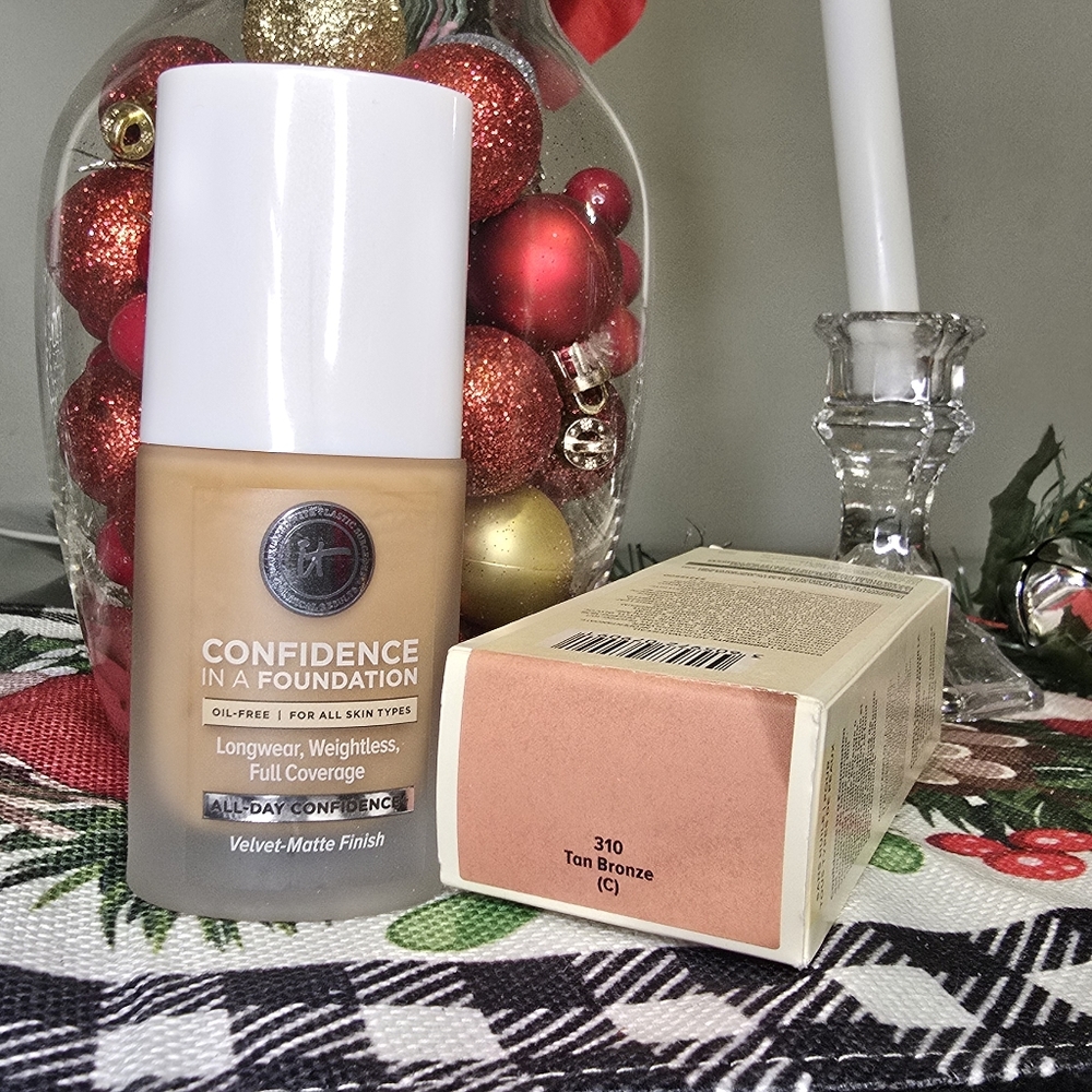 It Cosmetics Confidence in a Foundation 310 Tan Bronze